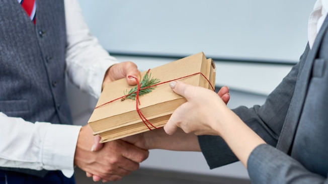 How Business Gifts Differentiate Your Company Profile